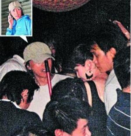 周星驰夜店猎艳亲密<em>聊天</em> 与<em>辣妹</em>贴面热聊--港澳