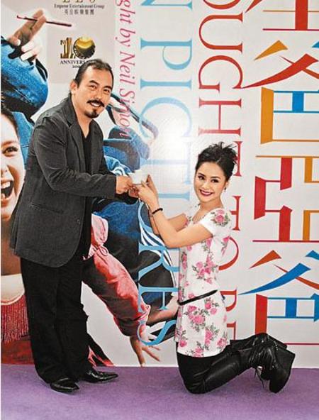 阿娇复出首演舞台剧 美容院打针告别象腿