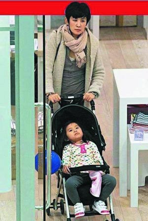 泼辣吴君如甘做细胞爱女慈母甚有喜剧表情-孝女包折射语言学图片