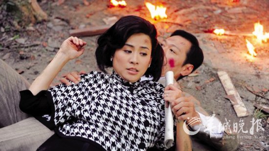 火灾中，二表妹(宣萱饰)死里逃生