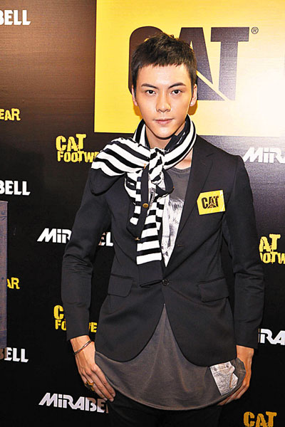 Angelababy与黄晓明传分手 陈伟霆新片激烈床戏