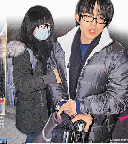 林宥嘉抵港约会女友邓紫棋 遭偷拍发狂追打记者