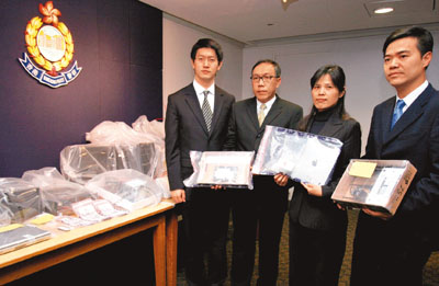 港警方拘15岁娈童癖学生 检获逾四千张<em>色情</em>照