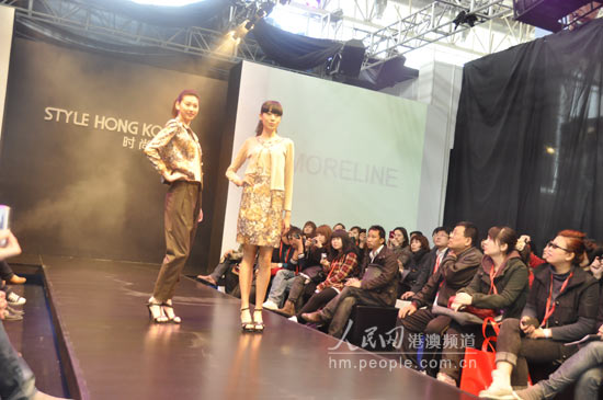 组图:香港品牌时装秀华丽登场 美女模特演绎春
