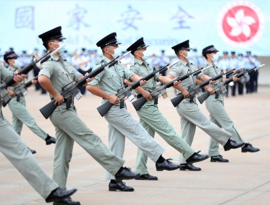 2021年4月14日，在香港警察学院，香港警察仪仗队在进行中式步操训练。新华社记者 李钢 摄