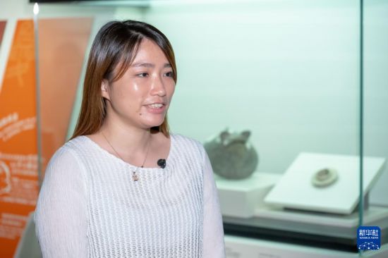   4月24日，香港历史博物馆二级助理馆长秦慧华接受采访。新华社记者 朱炜 摄