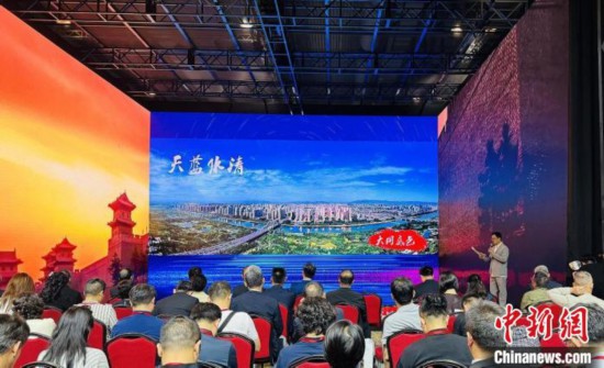 山西大同在第二届香港国际文化创意博览会上进行文旅推介。它不仅是本次文博会体量最大的展示空间，九龙壁
、其通过人景交互的综合感官体验和多元交互形式，宣传推介大同“文化古都、并采用最新的主动式3D显示硬件，大同市委宣传部 提供