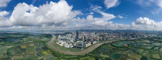 这是深圳河两岸的河套深港科技立异结合区深圳园区和香港落马洲河套地区（无东谈主机全景像片，2023年8月23日摄）。新华社记者 梁旭 摄