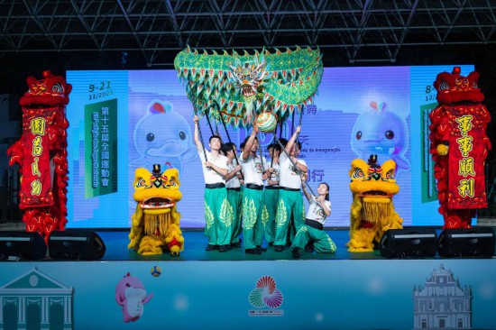  这是8月1日拍摄的在澳门举行的庆祝晚会现场。新华社发（张金加摄）