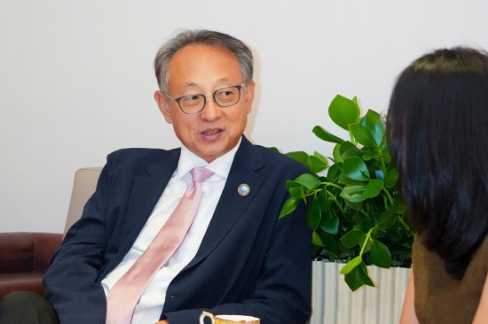   9月12日，中国空中商学院企业家俱乐部主席赵涛在香港举行的“香港金融资本助力中国企业出海，再造海上新丝绸之路”活动期间接受采访。新华社记者 朱炜 摄