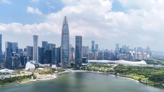 第十五届全运会马拉松赛事起终点深圳湾体育中心，毗邻深圳市地标建筑“春笋”（无人机照片）。新华社记者 梁旭 摄