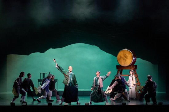 《大状王》2025年内地巡演北京站公演剧照(资料照片)。新华社发