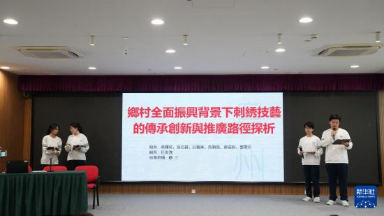 3月17日，澳门教业中学举行第三届“研学毅行”成果汇报课，学生代表分享前往贵州从江实地调研的所思所获。新华社发