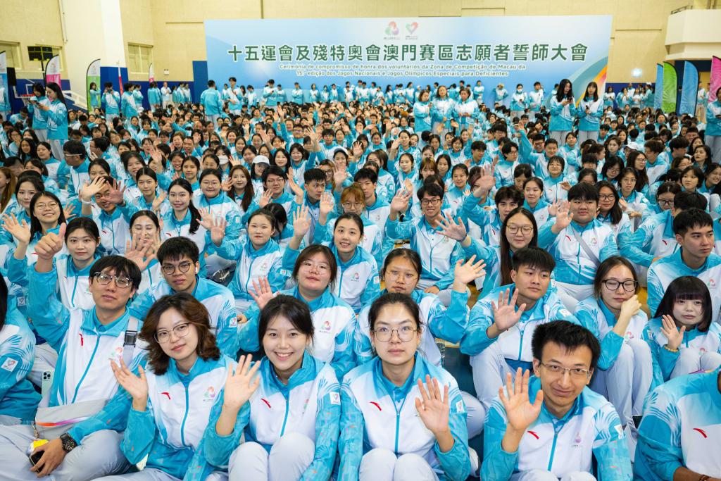 10月11日，澳门赛区志愿者代表在誓师大会上。新华社发（张金加摄）